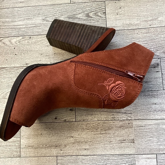 Lucky Brand Women's Toffee Tan Oiled Suede Listana Booties Sandals Heels 7.5M - Picture 10 of 14